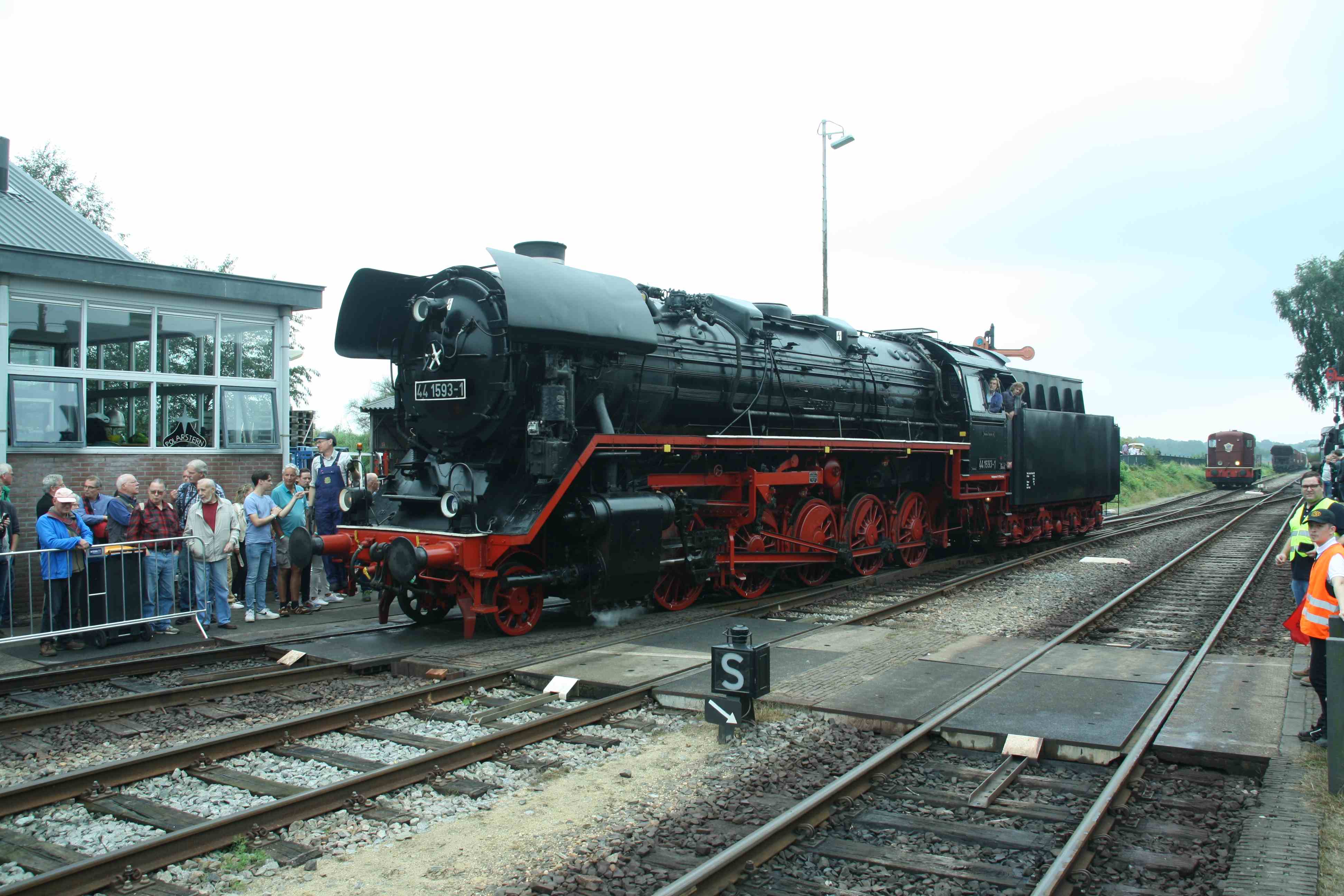 230902 048 Beekbergen Bw Dampflok VSM ex DB 44 1593 setzt um mit 2459 komp