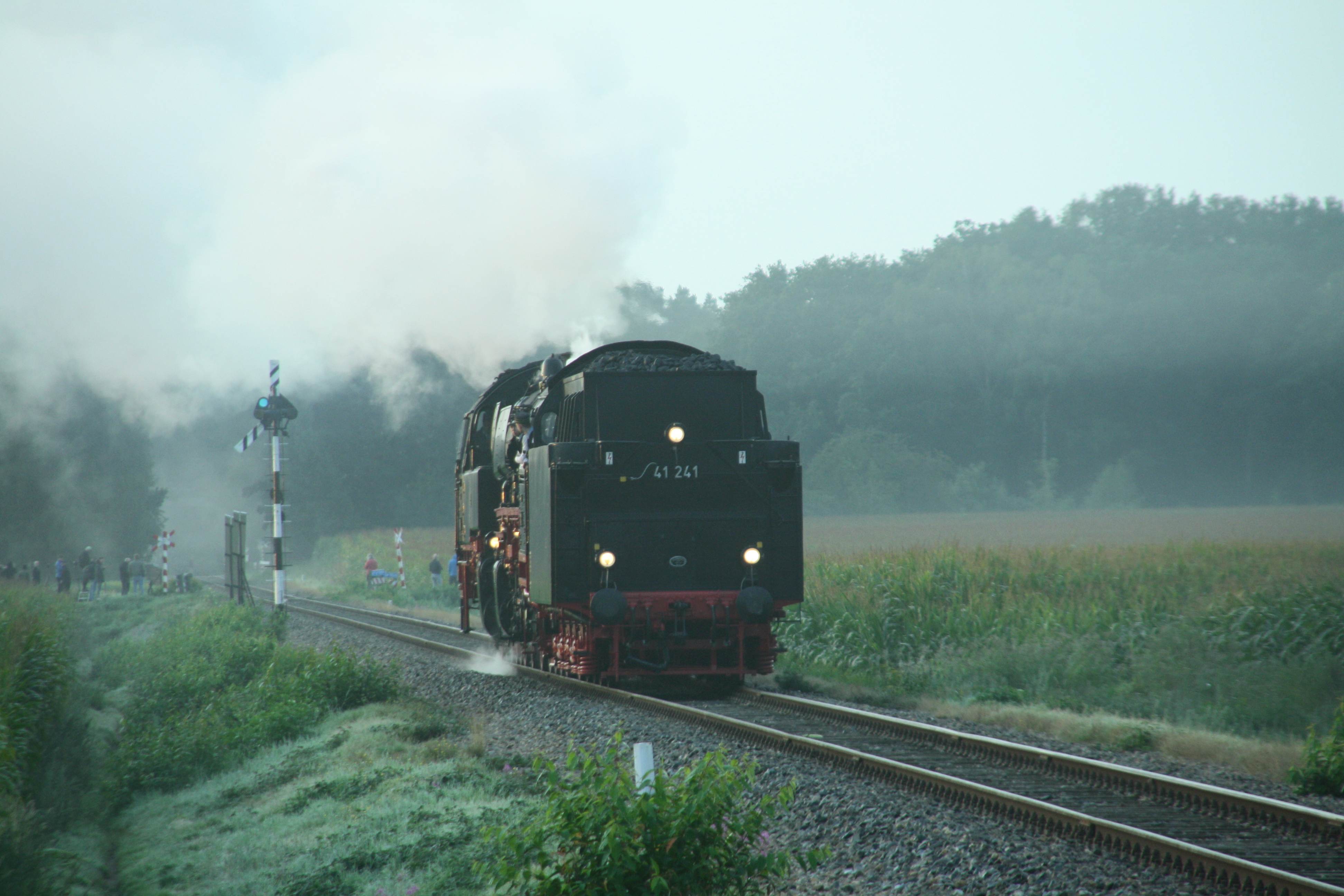 230903 009 Beekbergen Nhe Dampfloks VSM ex DB 41 241 und VSM ex DB 65 018 Lokzug 762 von Loenen nach Beekbergen komp