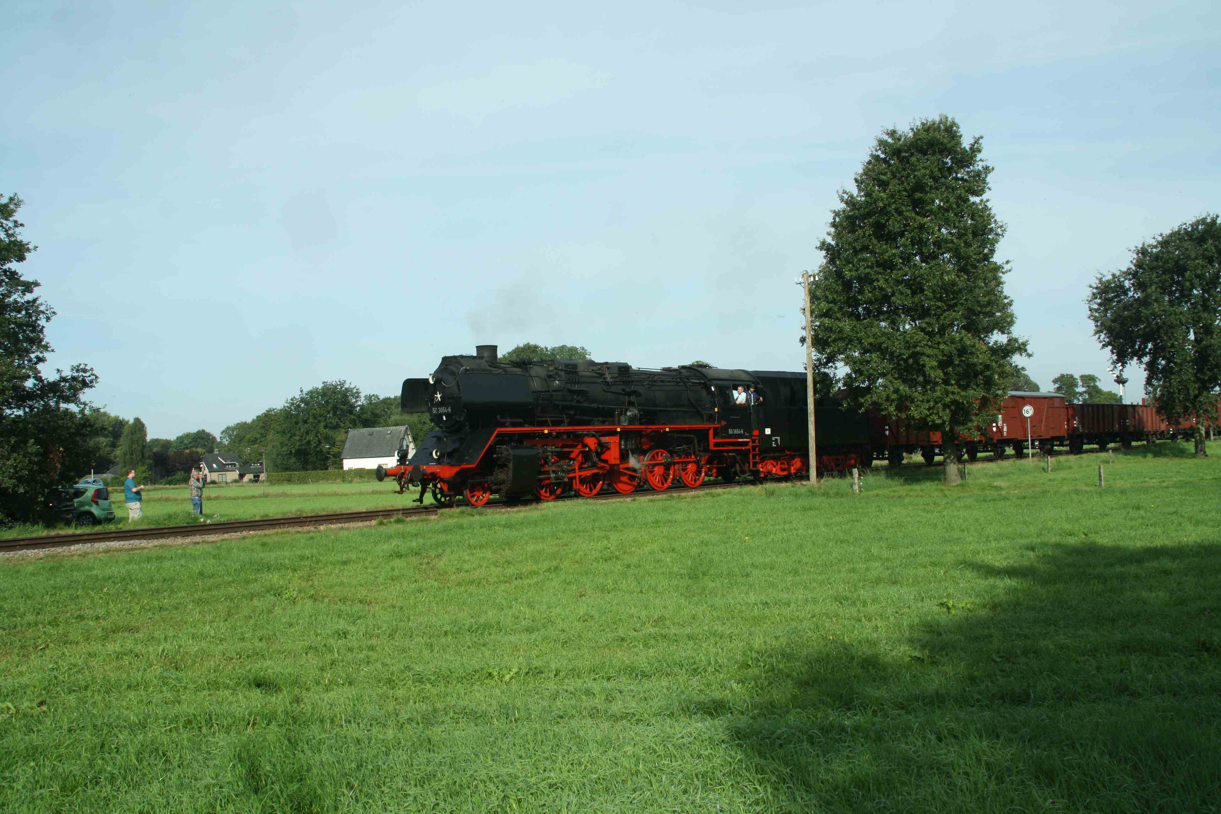 230903 230 Beekbergen Nhe Dampflok VSM ex DR 50 3654 mit Gterzug 781 von VAM nach Beekbergen komp
