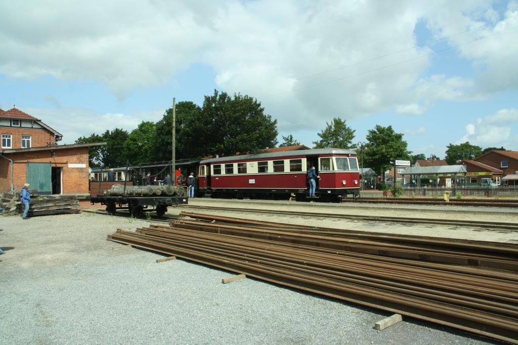 230702 048 Bruchhausen Vilsen Bf DEV T44 vor P321 am Bahnsteig