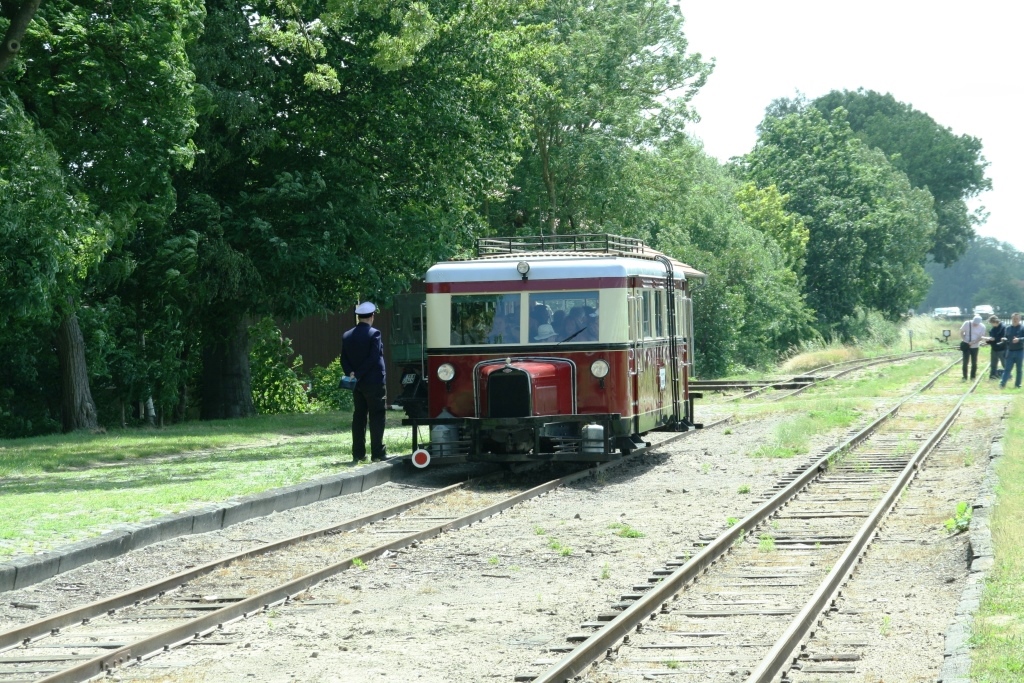 230702 128 Heiligenberg Bf DEV T41 T653 bei Zugkreuzung mit P322