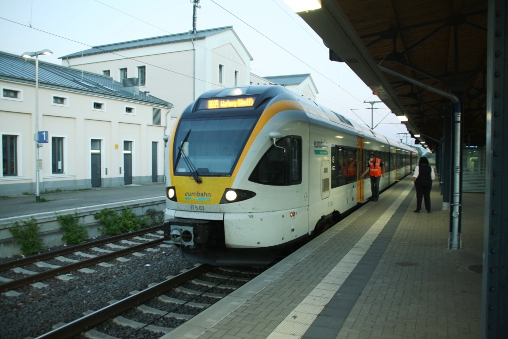 220809 002 Soest Bf EURO ET 5 03 RB89 90007 von Soest nach Warburg am Bahnsteig