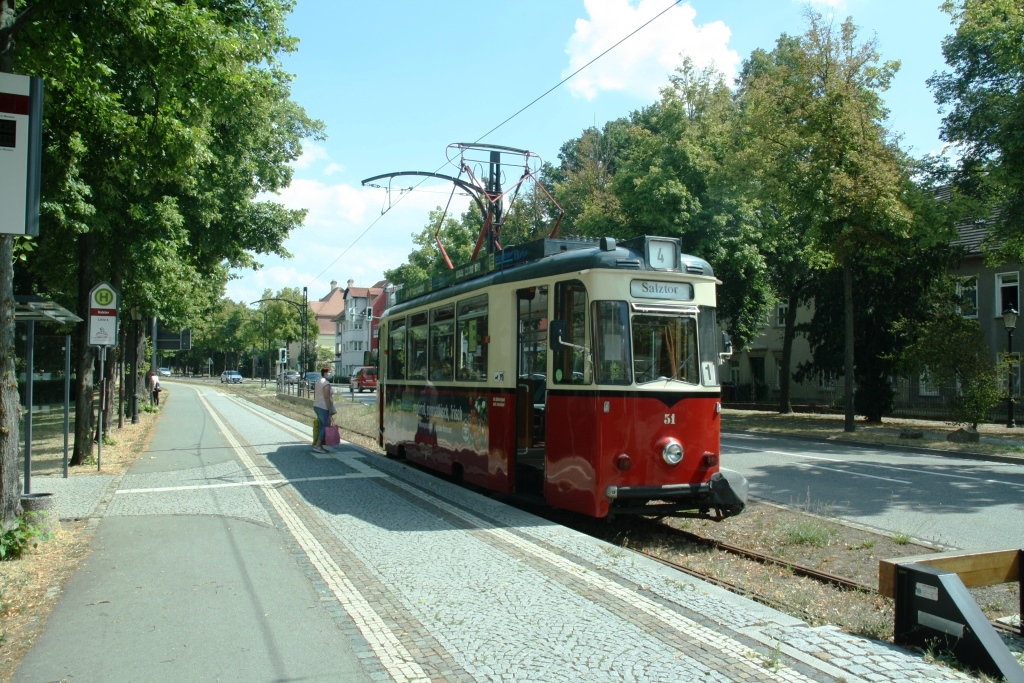 220810 211 Naumburg Saale NSG Linie 4 Tw 51 Typ Reko Bj 1973 an Haltestelle Salztor