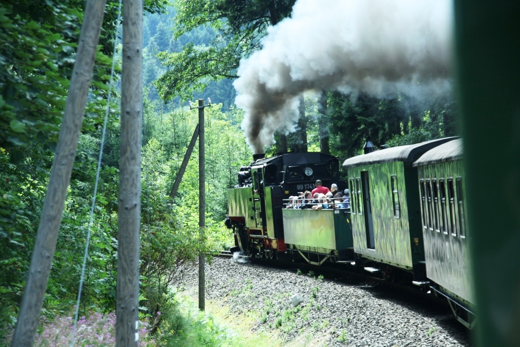 220811 269 Unterneudorf Nhe SDG F VIIK 99 1741 0 vor P 1007 von Cranzahl nach Oberwiesenthal