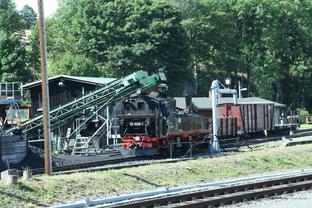 220812 113 Cranzahl Bf SDG W IVK 99 1608 1 setzt um zur Kohlebanse