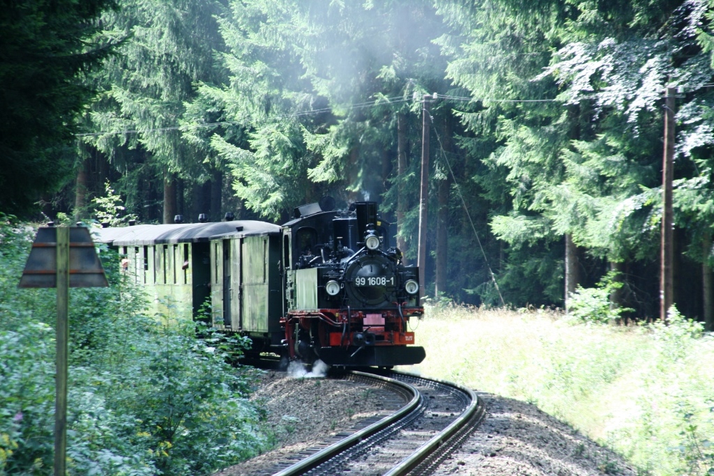 220812 163 Kretscham Rothensehma SDG W IVK 99 1608 1 vor P 1021 P 1025 Cranzahl nach Oberwiesenthal