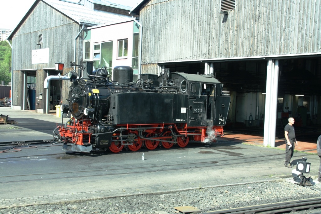 220812 226 Oberwiesenthal Bw SDG L VIK 99 713 vor Lokschuppen