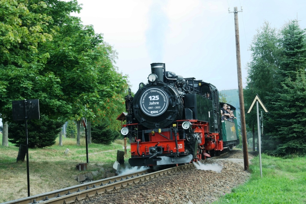 220813 076 Neudorf Nhe SDG F SDG F VIIK 99 1772 5 mit P 1001 von Cranzahl nach Oberwiesenthal