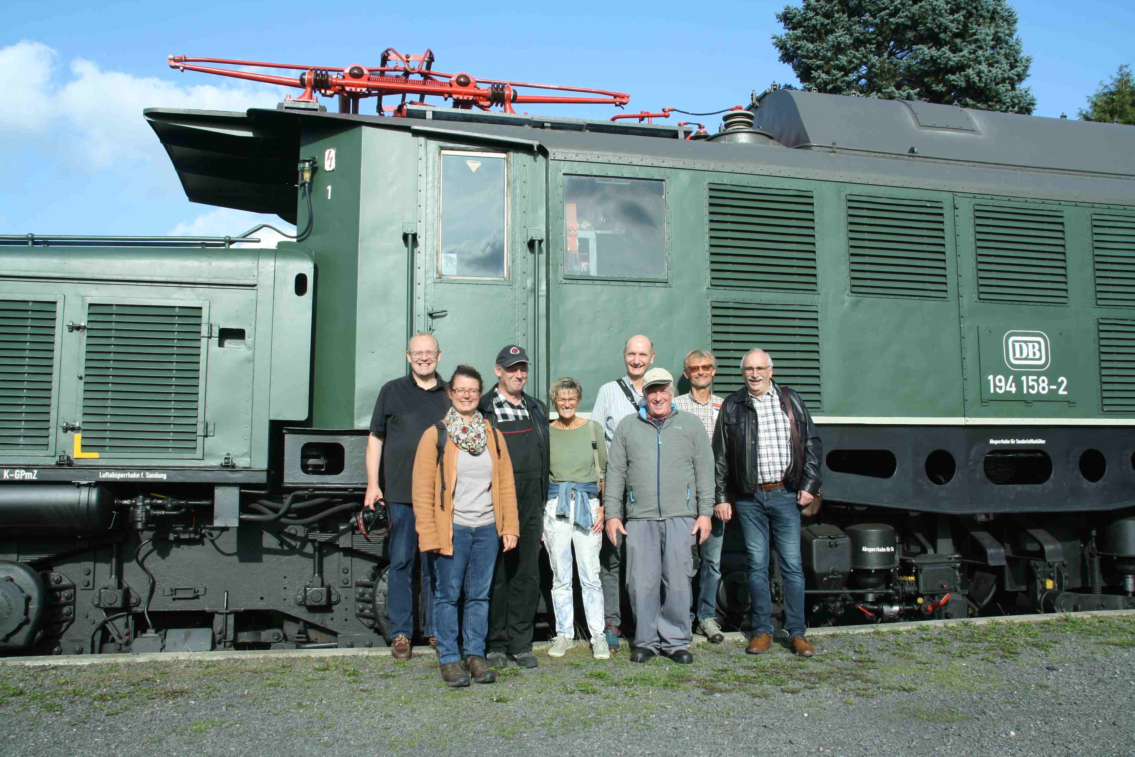 230930 033 Hamm Sd Bw MEH Gruppenfoto vor der E 194158 7 komp