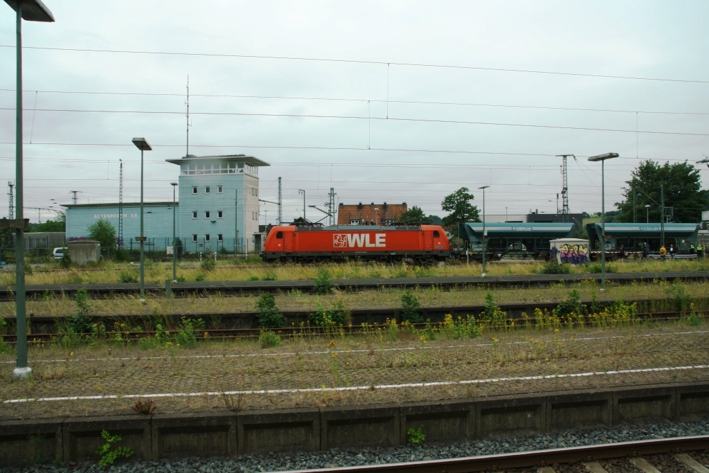 230701 057 Altenbeken Bf WLE 82 mit Enercon Zug bei Durchfahrt Richtung Hannover