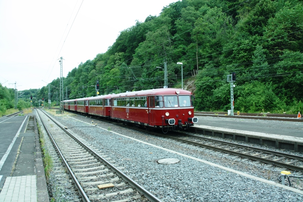 230701 123 Altenbeken Bf AKE 796 802 7 996 309 1 996 748 8 998 172 1 996 299 4 796 670 6 Schienenbus Kln nach Altenbeken bei Einfahrt